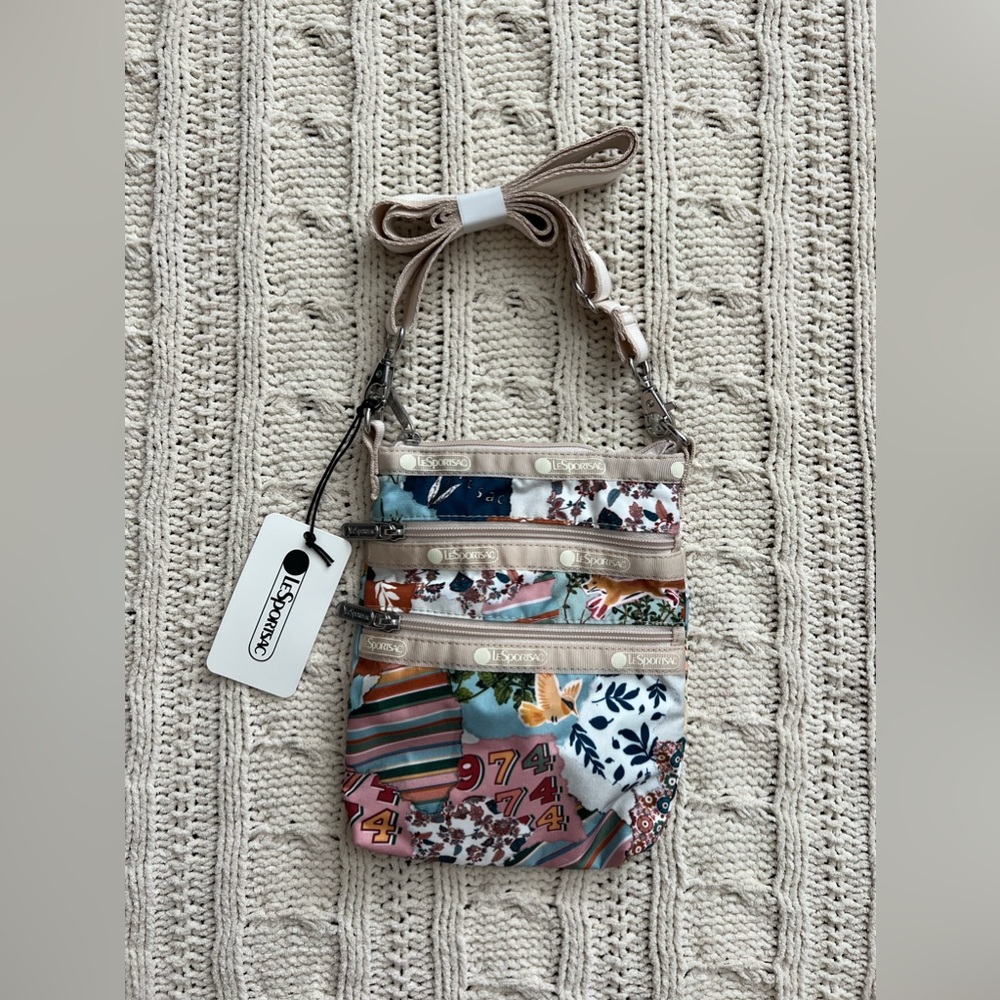 NWT Lesportsac crossbody bag “74”. 3 zippers and 1 button pouch